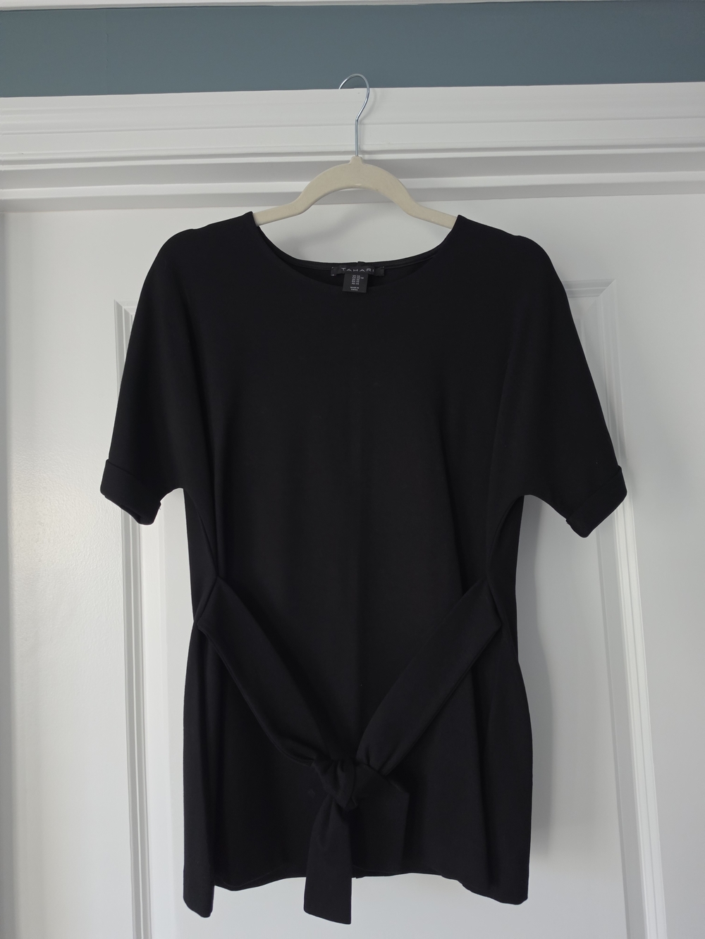 Black Round-Neck Short Sleeve Tee